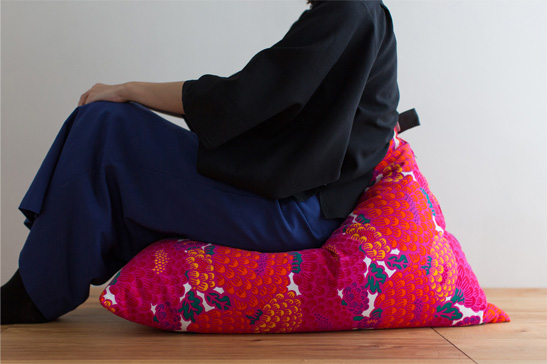 4-6週間後発送】クッション座椅子／拍子木 焦茶（こげちゃ）