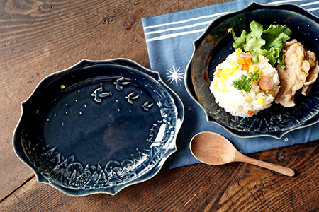 ケ19 ヨルノアオ 鳥の親子 夜空を飛ぶの楕円皿（結晶/ツヤなし部分