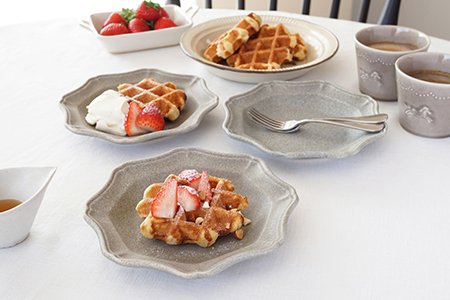 コ44 グレージュ 西洋八角皿 中 - 益子焼の小さな窯元「よしざわ窯