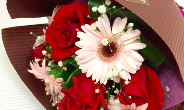 プリザーブドフラワー「ハート~真紅~」 | 赤バラをハート型ボックスに