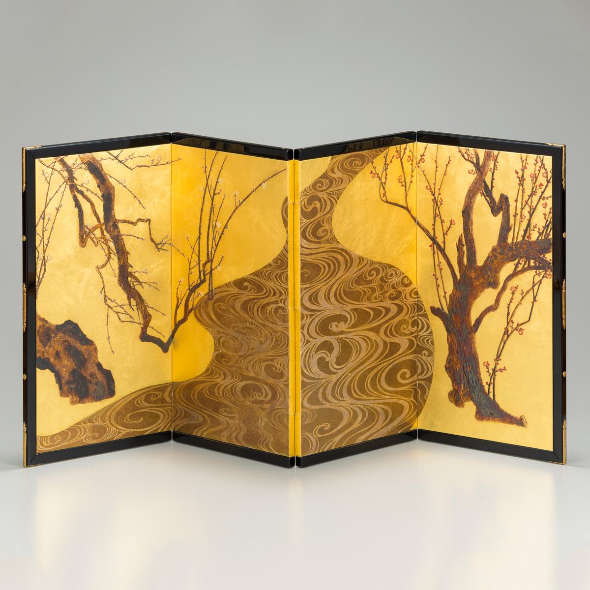 四曲小屏風 紅白梅図 | HAKUICHI BUSINESS｜日本らしい金箔のお土産や