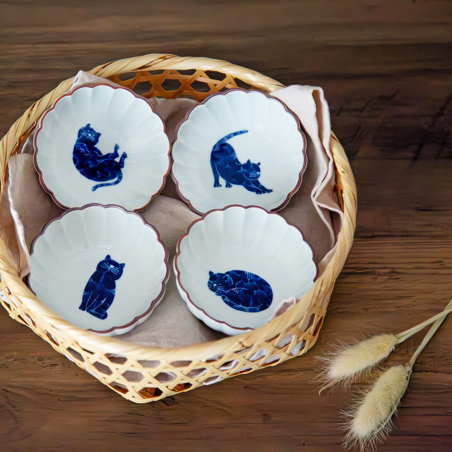 高山｜呉須猫 菊割3.5寸皿｜西海陶器 | SAIKAI B-SHOP｜西海陶器