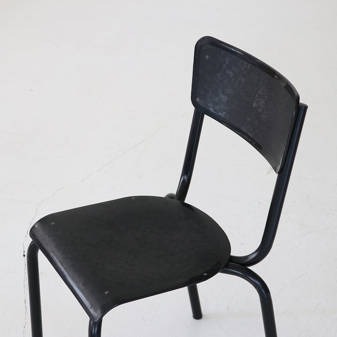 Stacking chair / Pierre Guariche for MEUROP – FILM