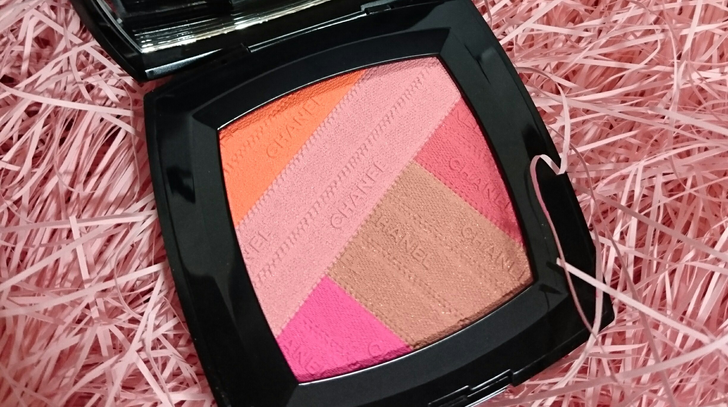 シャネル / サンキス リボン アーモニー ドゥ ブラッシュの公式商品