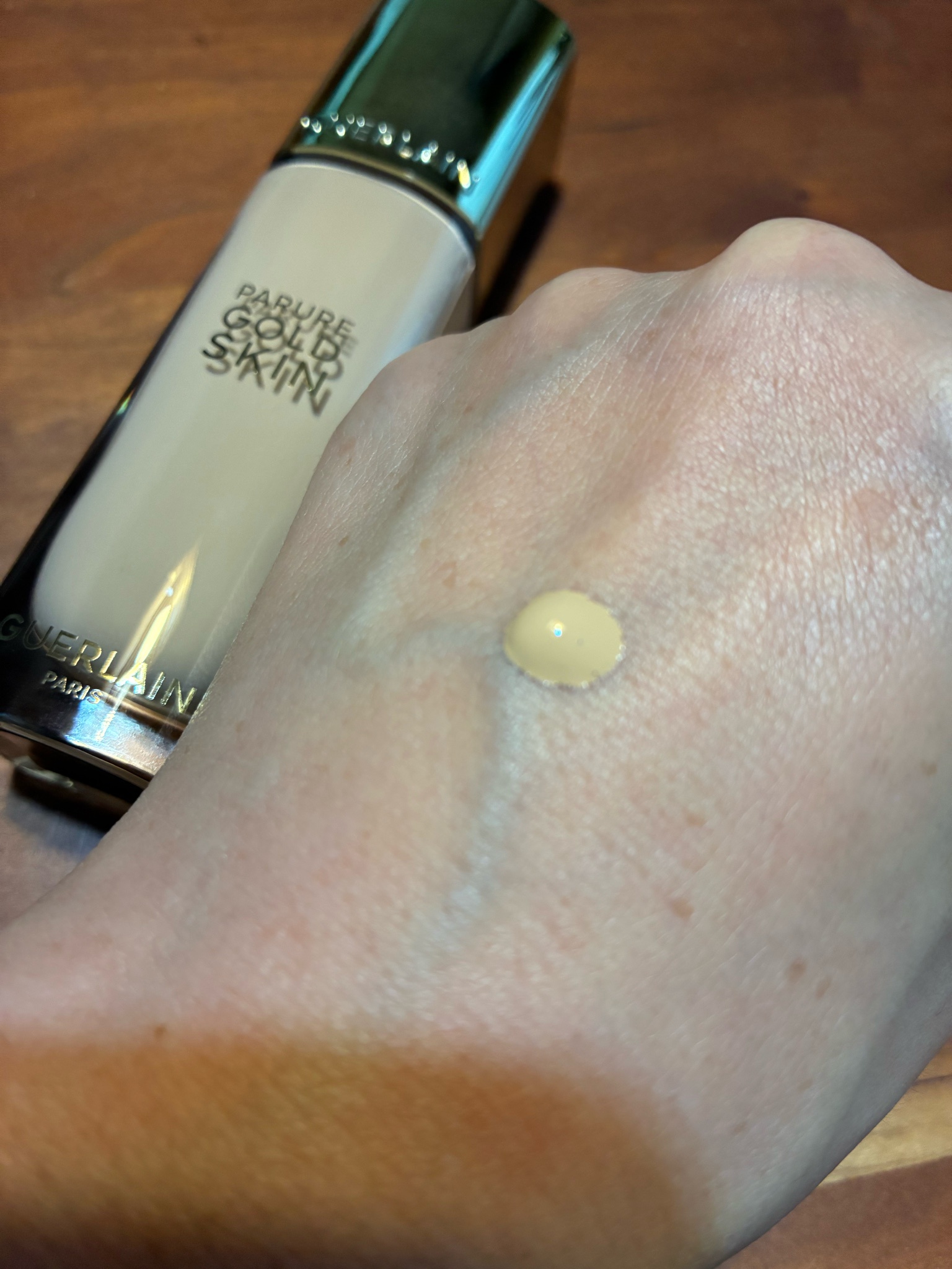 ゲラン / パリュール ゴールド スキン フルイド 1Nの公式商品情報