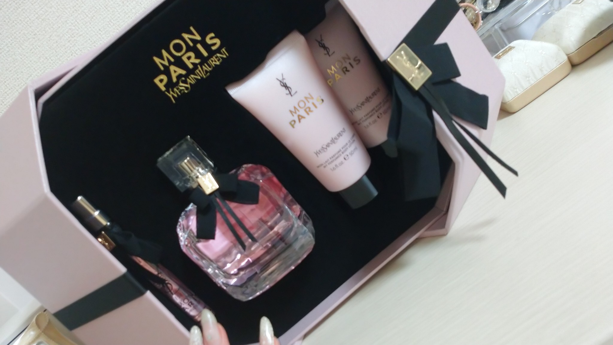 イヴ・サンローラン / ノエル モン パリ デラックスコフレの公式商品