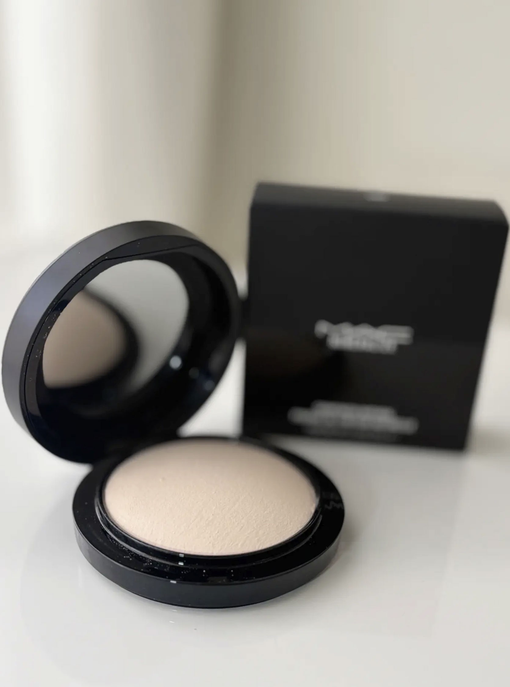 M・A・C / ミネラライズ スキンフィニッシュ/ナチュラル ライトの公式