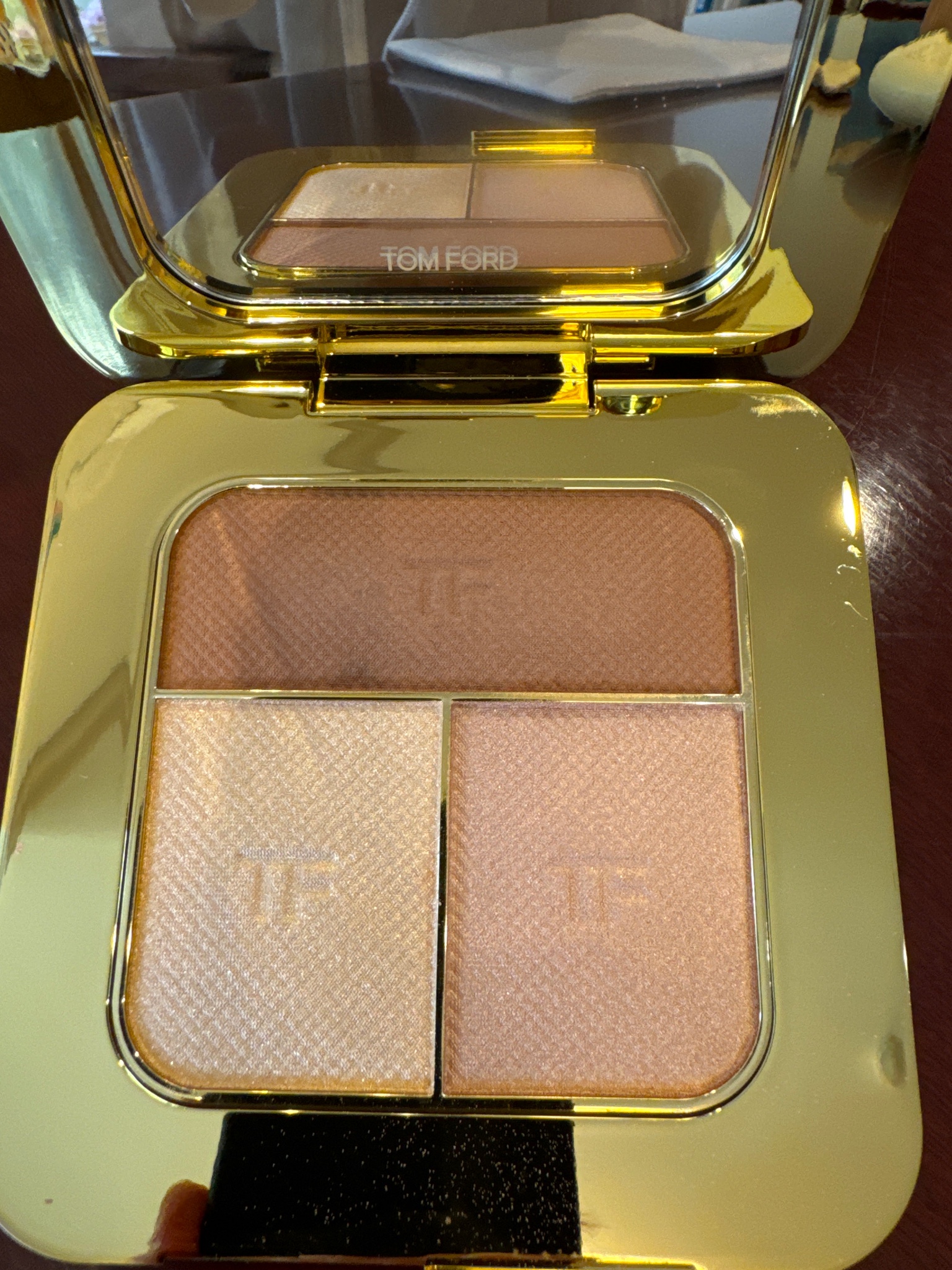 トム フォード ビューティ / ソレイユ コントゥーリング コンパクトの