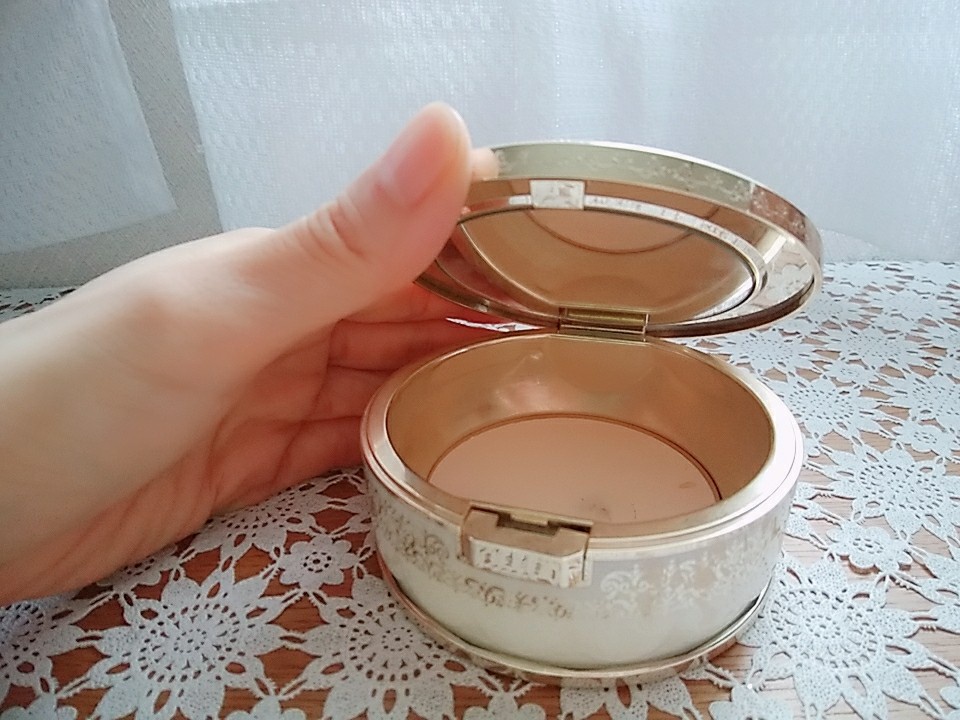 カネボウ / フェースアップパウダー＜ミラノコレクション2016＞の公式