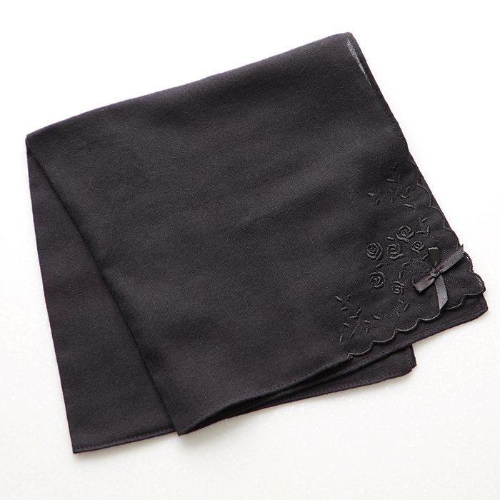 やさしいブーケ刺繍、ガーゼハンカチ ・ブラック｜東京ソワール