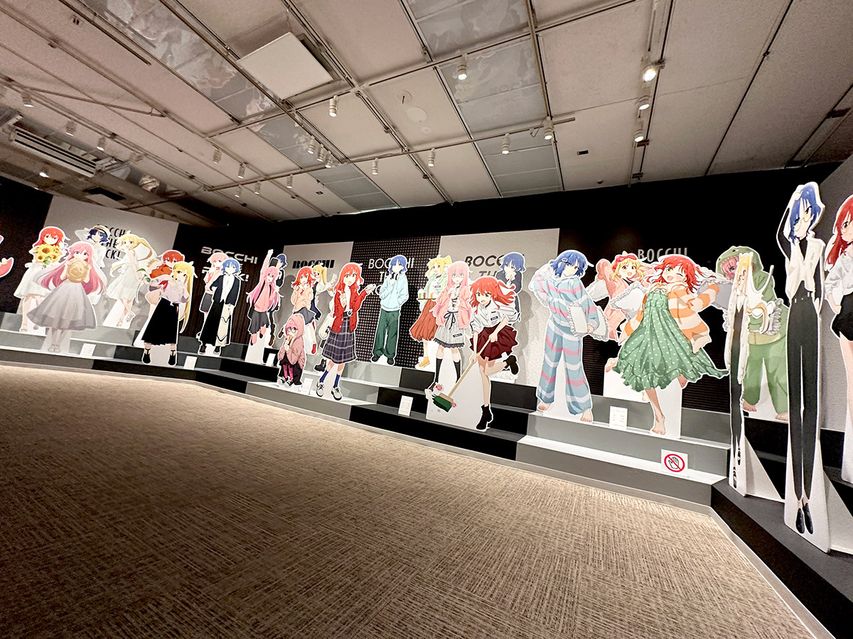ぼっち・ざ・ろっく！』の世界が目の前に。再現度が高すぎる展覧会を