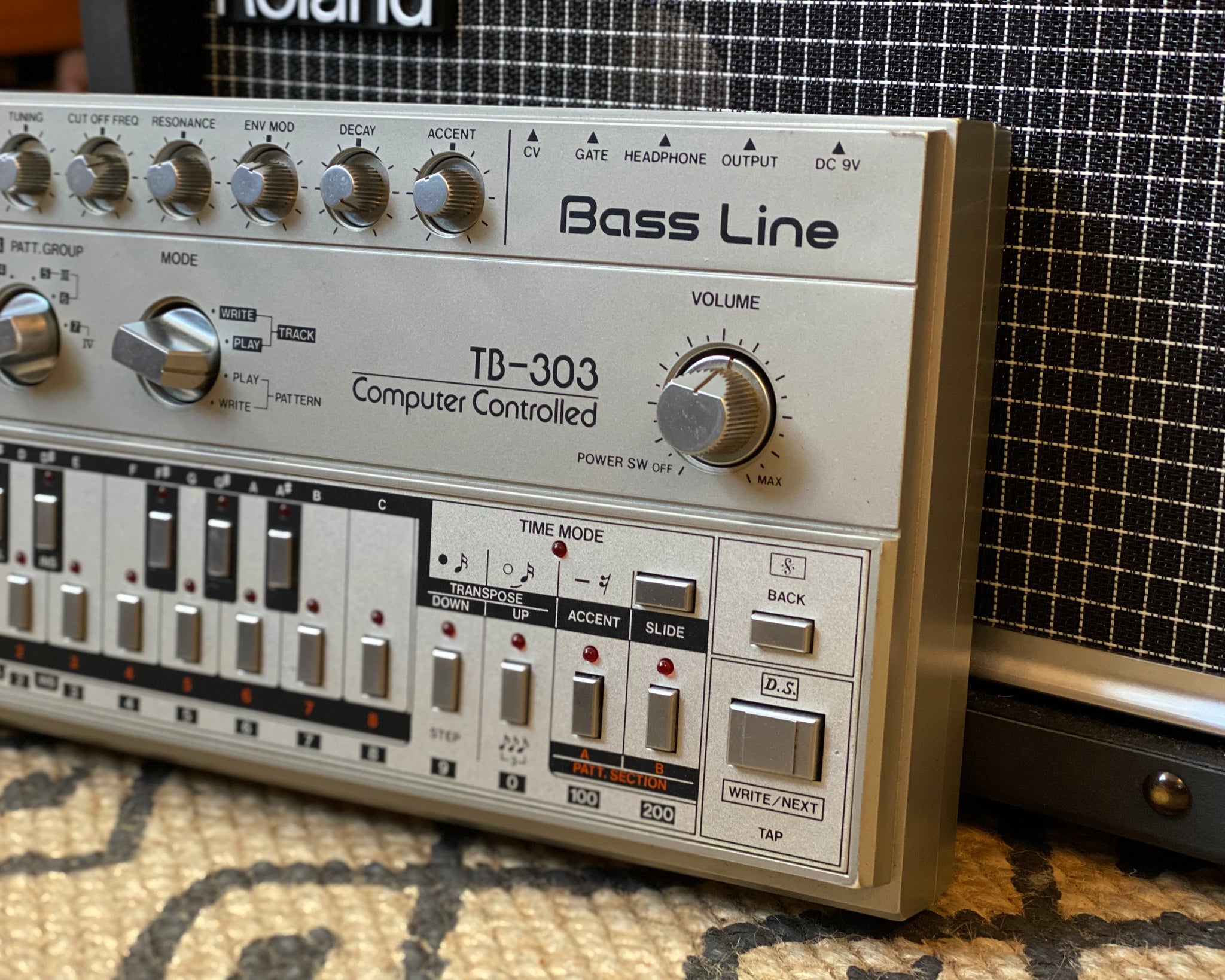 Roland TB-303 Bassline – Found Sound