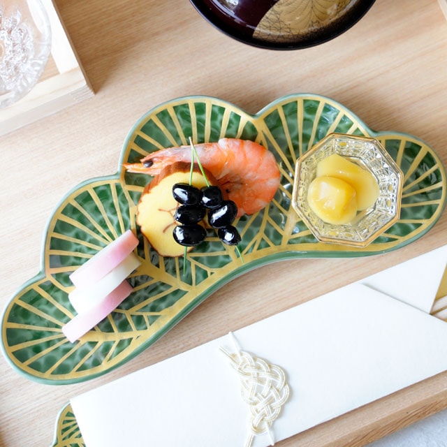 新年を彩る緑の美：錦茶緑金松葉形で魅せるお正月 | 四季折々の