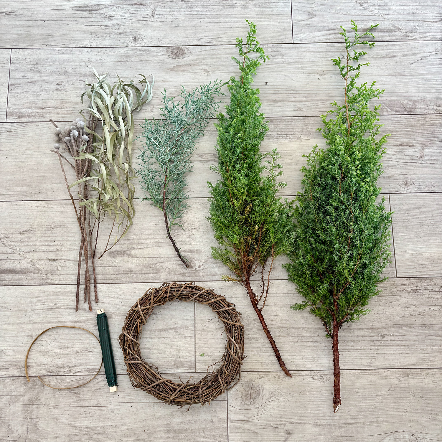 ナチュラルグリーンのクリスマスリース | 花と家族葬の【東花園】那智