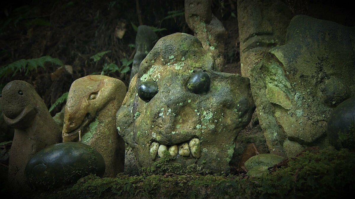 山奥の神社に60体以上の“人面石”!? 真相を探ると…｢作ったのは先代の
