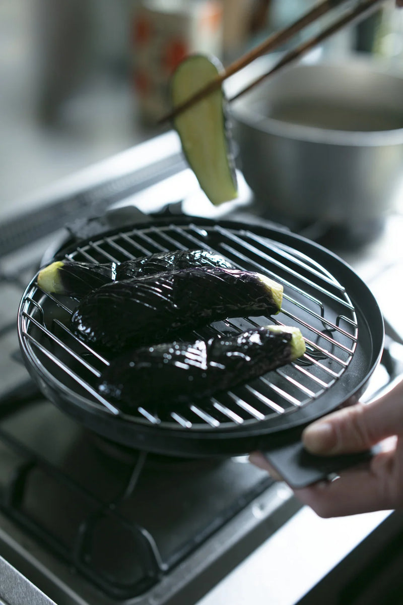 ツレヅレハナコ×オレンジページ「ふたつき鉄製揚げ鍋 18cm」｜【公式