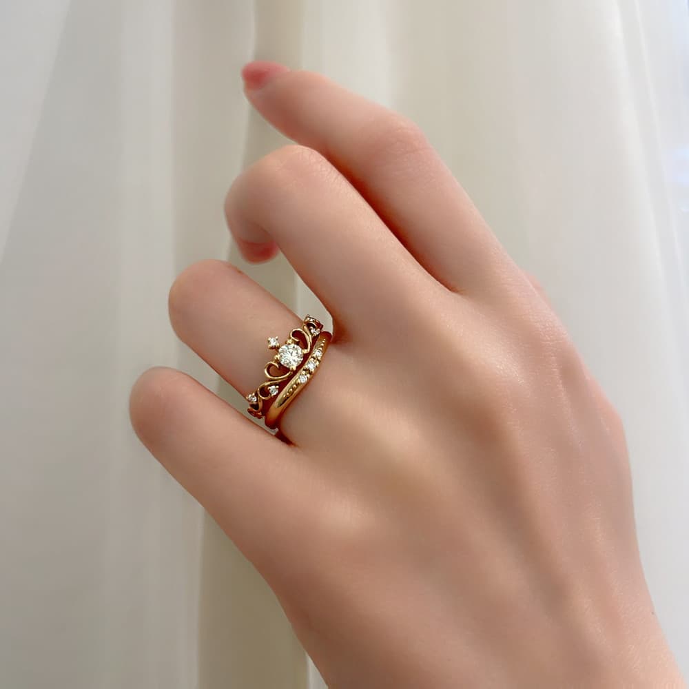 婚約・結婚指輪の重ね付け 「Lady Tiara」セットリング【神戸生まれの