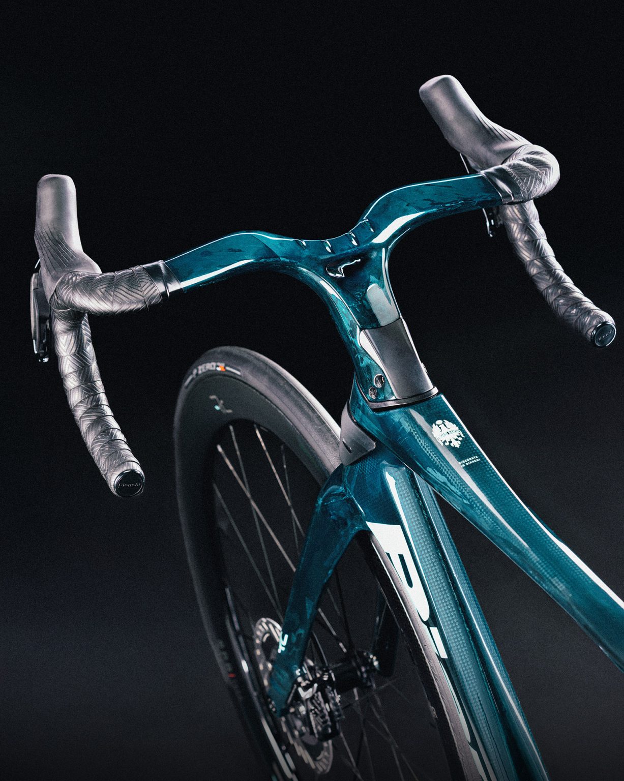 世界限定各140台、ビアンキロードバイクオルトレRC、スペシャリッシマ