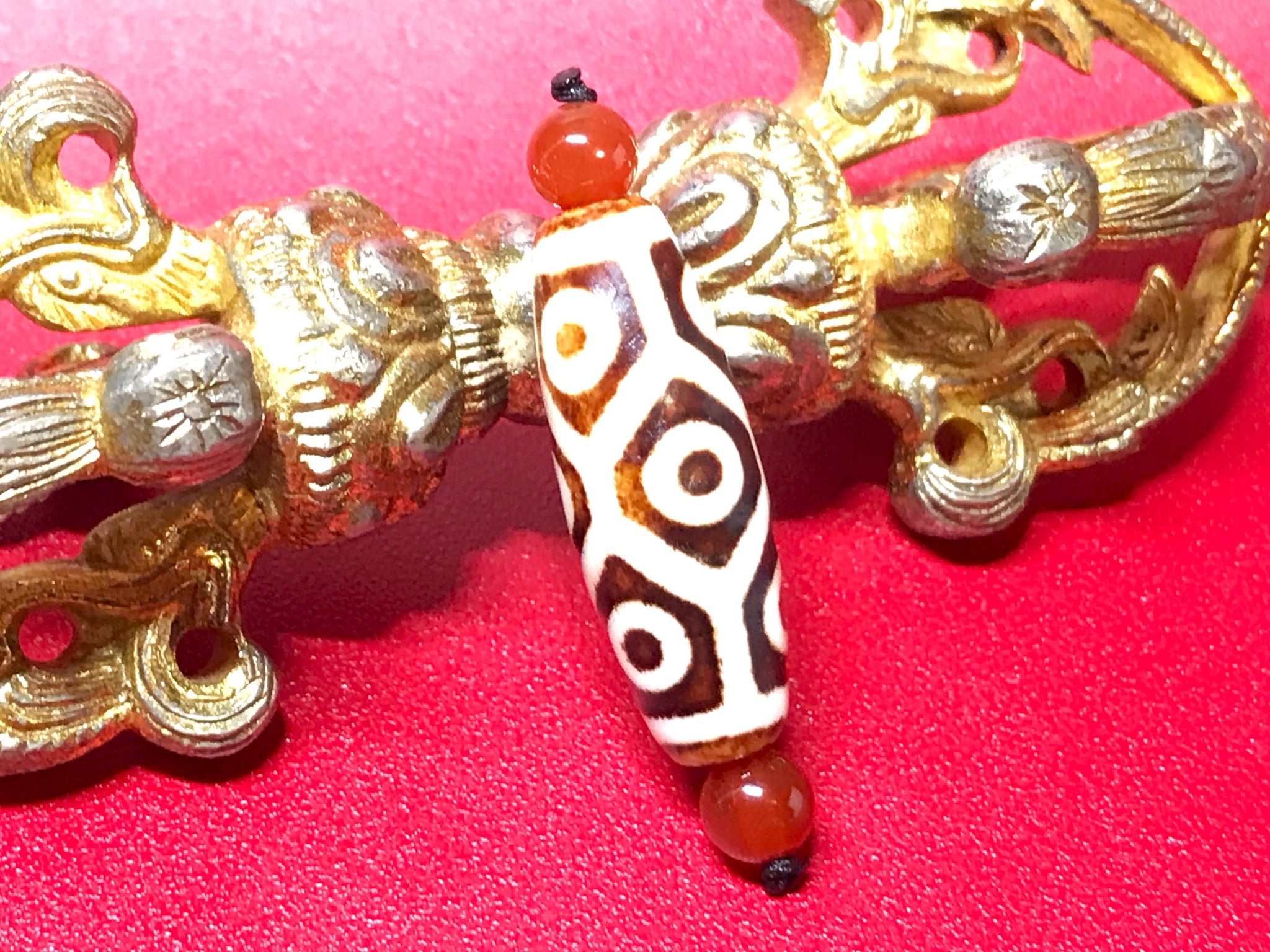 上肯天珠・亀甲九眼天珠 – 天然石の店 ふうちゃん