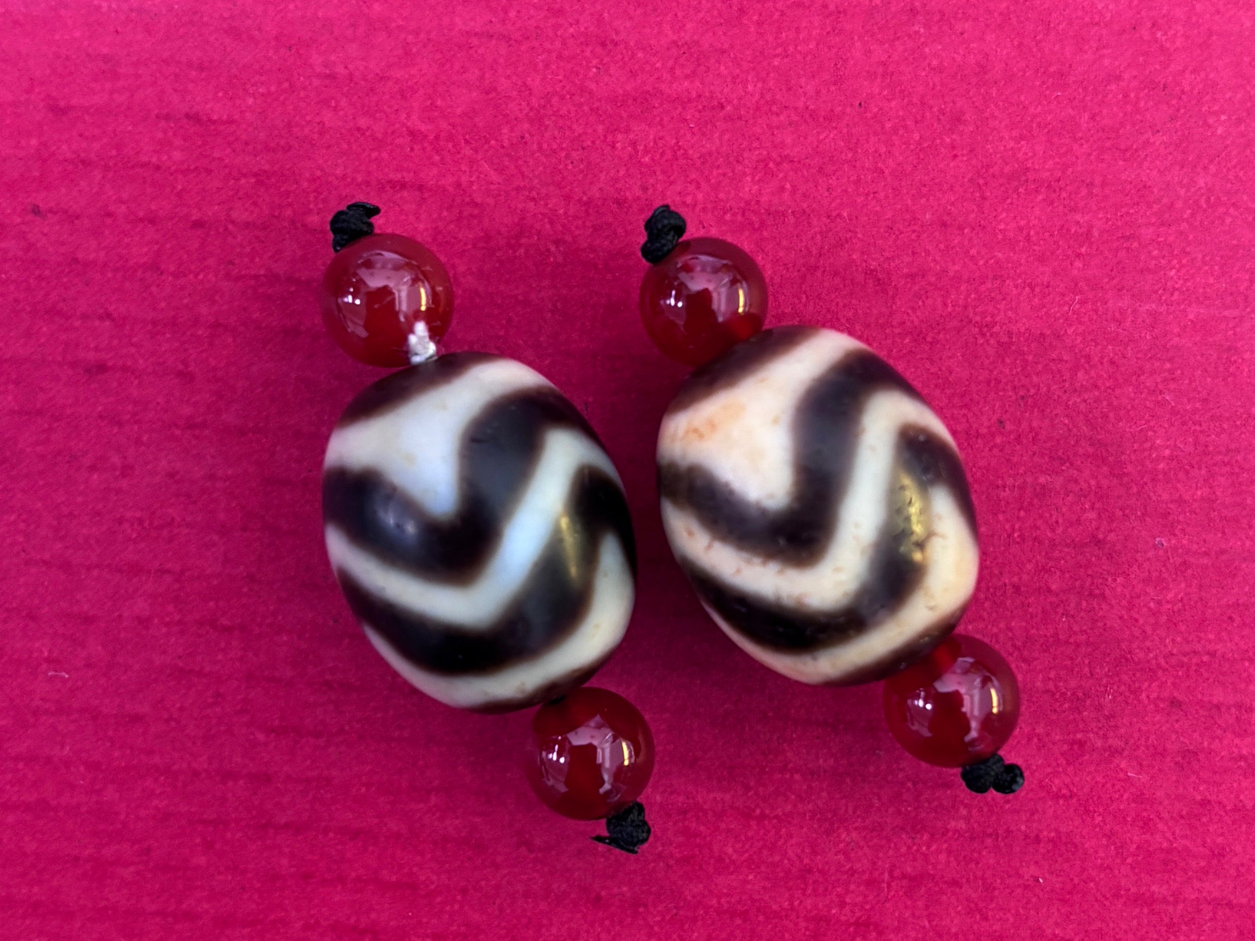 水紋虎牙天珠・老礦伝承天珠 – 天然石の店 ふうちゃん