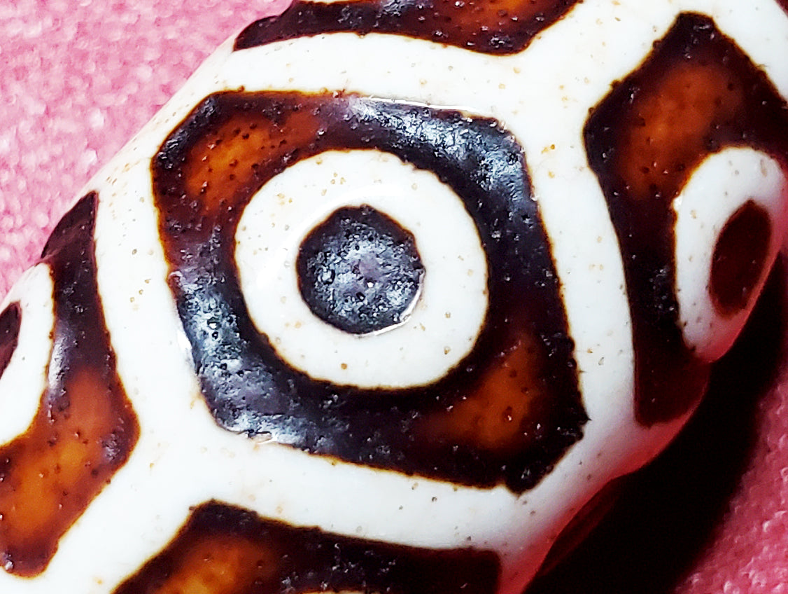 上肯天珠・亀甲九眼天珠 – 天然石の店 ふうちゃん