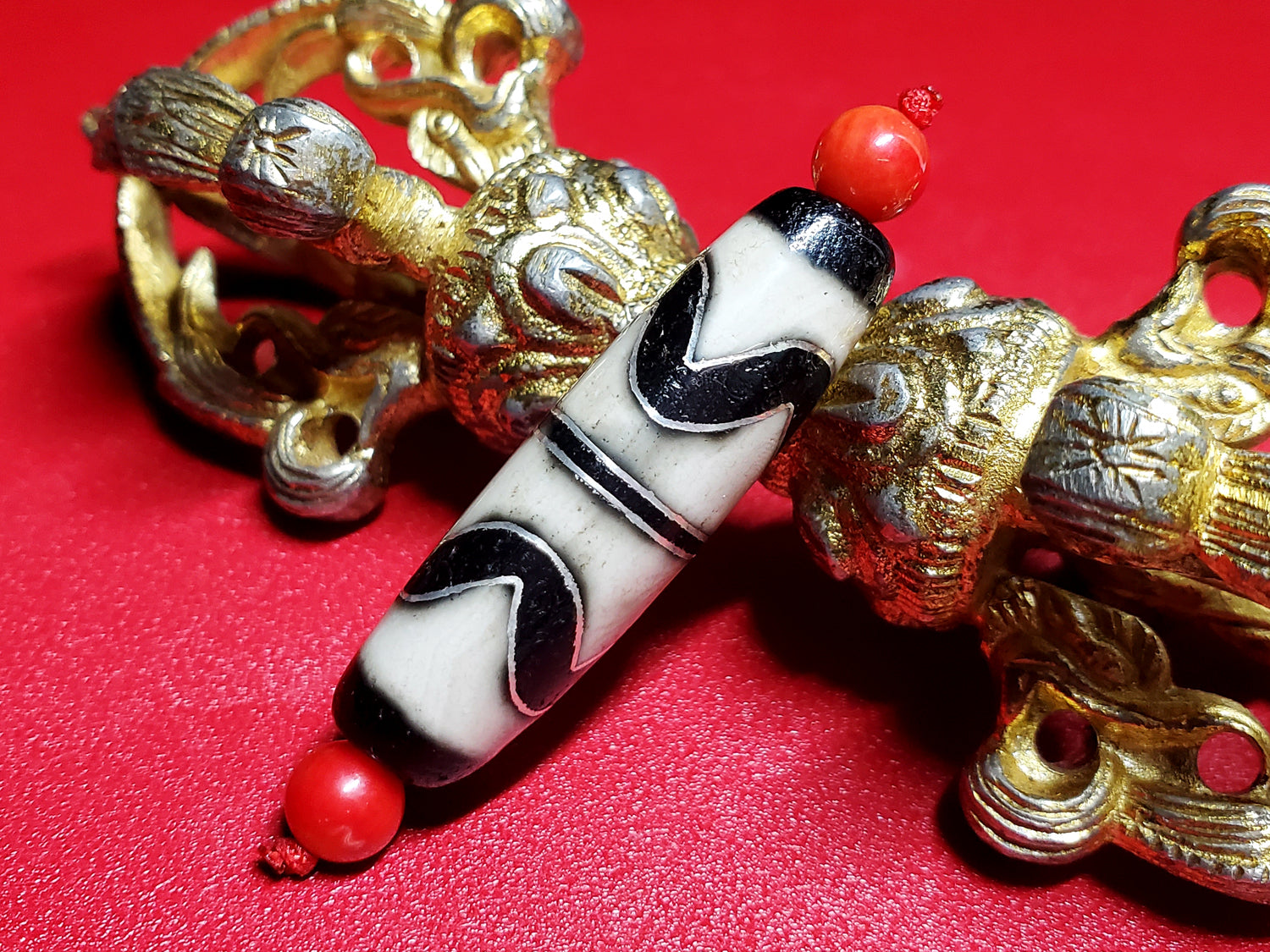 老礦銀線入り天珠・四線虎牙天珠 – 天然石の店 ふうちゃん