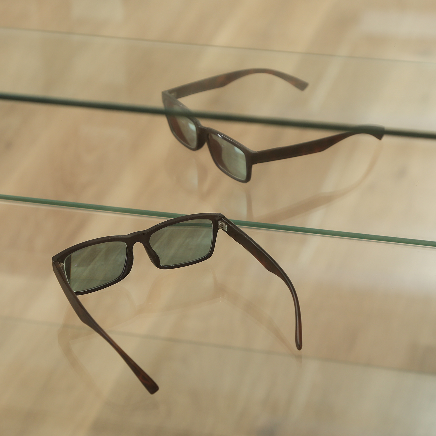 C/D:98884] ガラスコレクションケース6段 （4つ扉） BK【大型