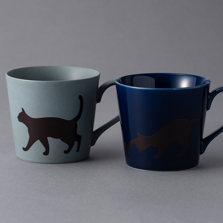 丸モ高木陶器】華猫のマグカップ 特別ペアセット（フジマキブルー/遊ぶ