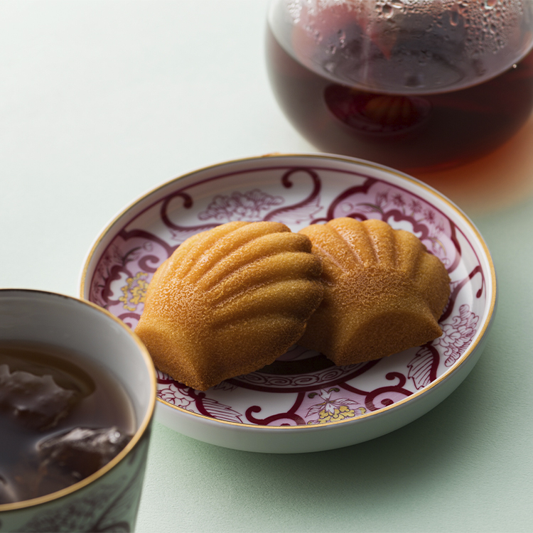 ARITA PORCELAIN LAB】古伊万里草花紋 銘々皿 | 藤巻百貨店