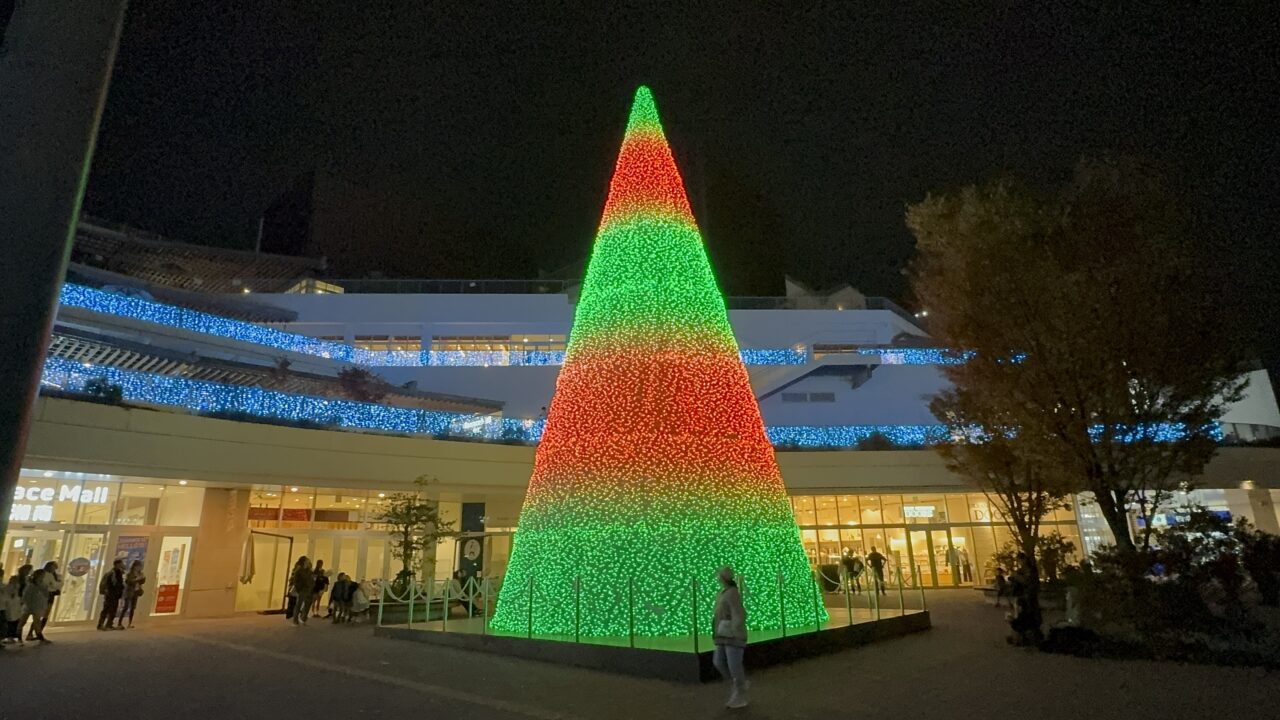 藤沢市】湘南の海と空からインスピレーションされた15mの巨大ツリーが