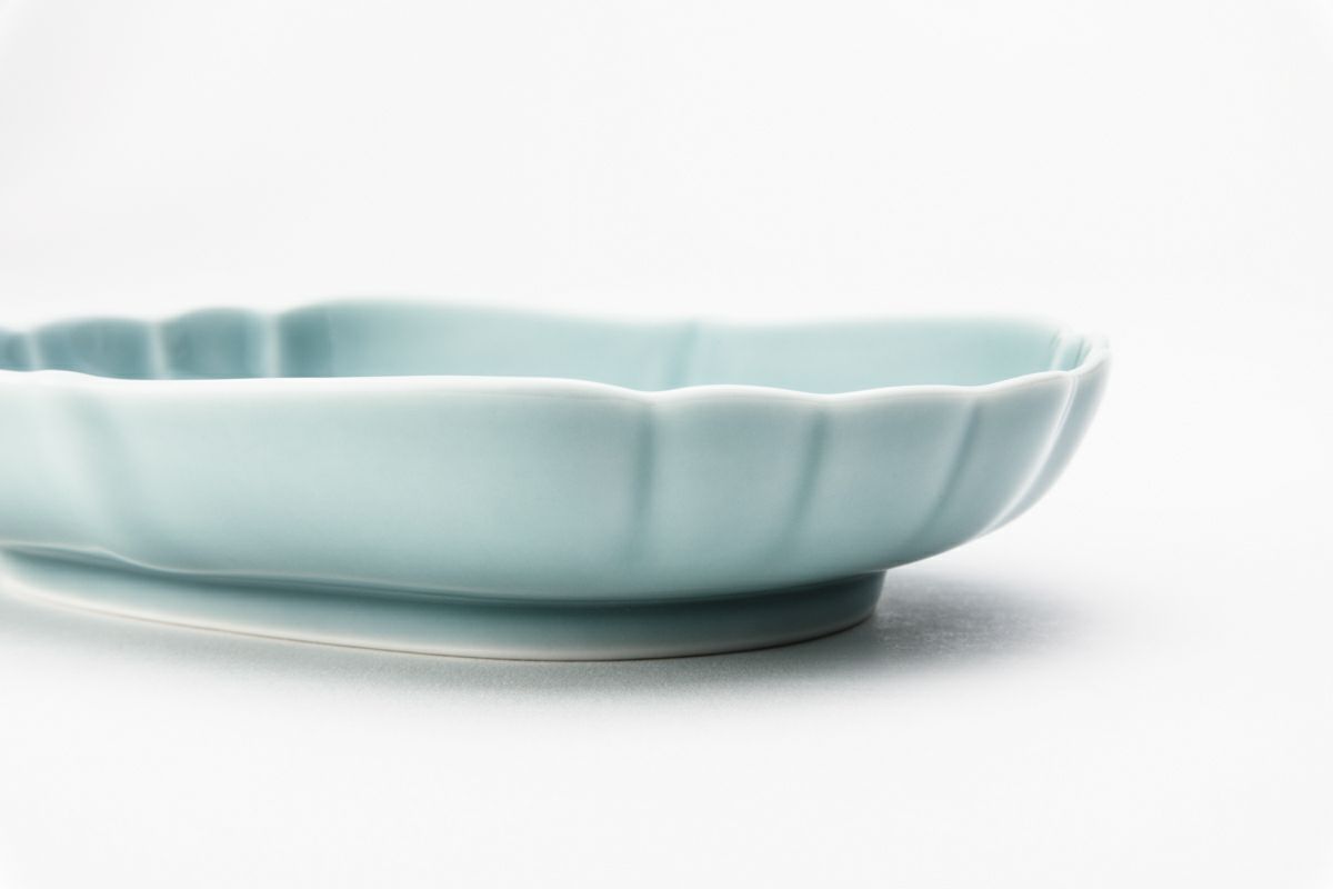 青磁 菊中割盛鉢 | 有田焼 深川製磁｜公式オンラインストア