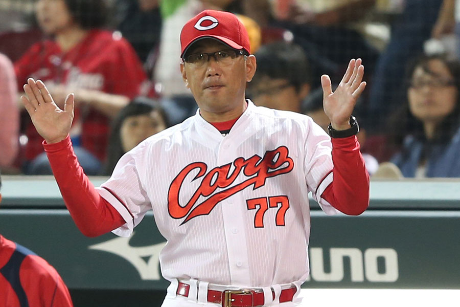 スタンドに渦巻く怒号の嵐… 