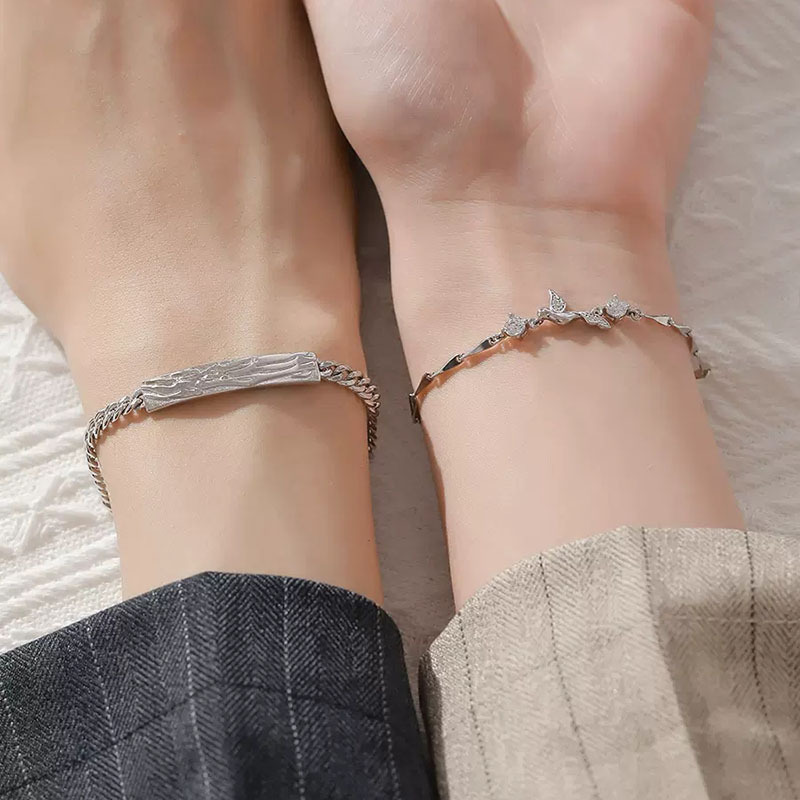 彼女の笑顔が輝くクリスマスプレゼント！毎日着けたくなるブレスレット