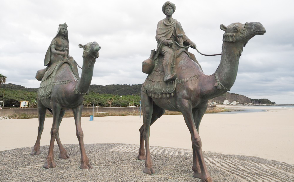 童謡「月の沙漠」のロマンを伝える銅像｜ふるさとLOVERS