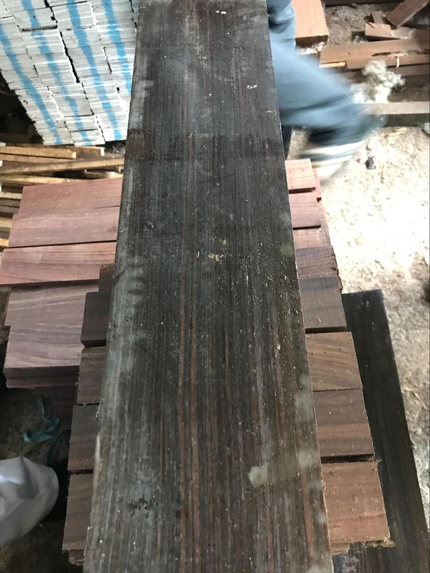 エボニー（黒檀）とは？木材としての特徴と種類について解説