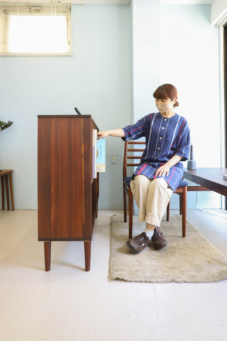 デンマークヴィンテージ ブックケース 本棚 レコードラック ローズ