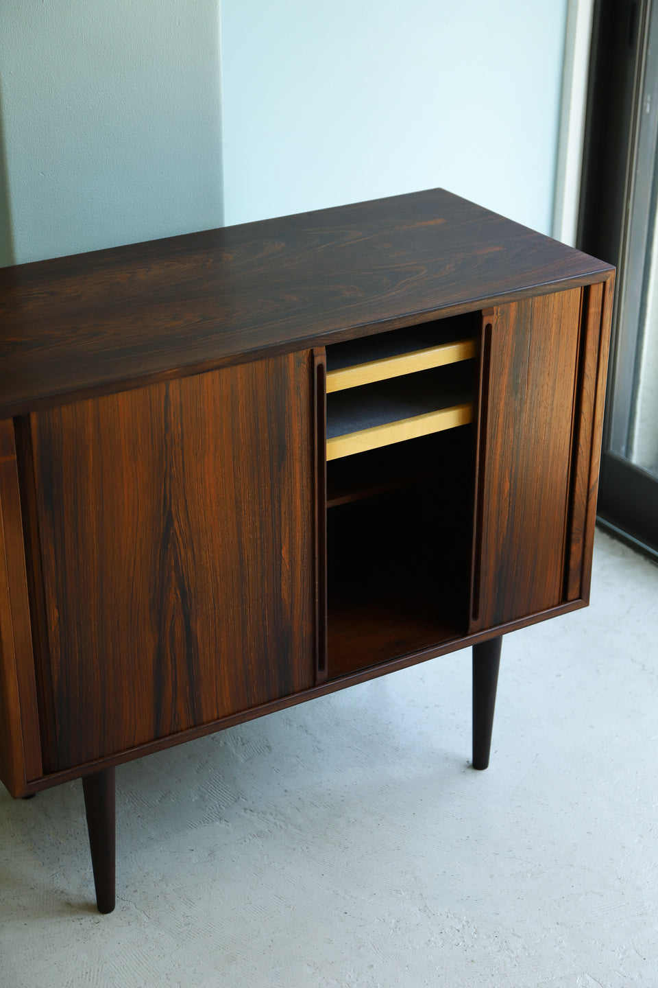 カイ・クリスチャンセン キャビネット 蛇腹扉 ローズウッド材