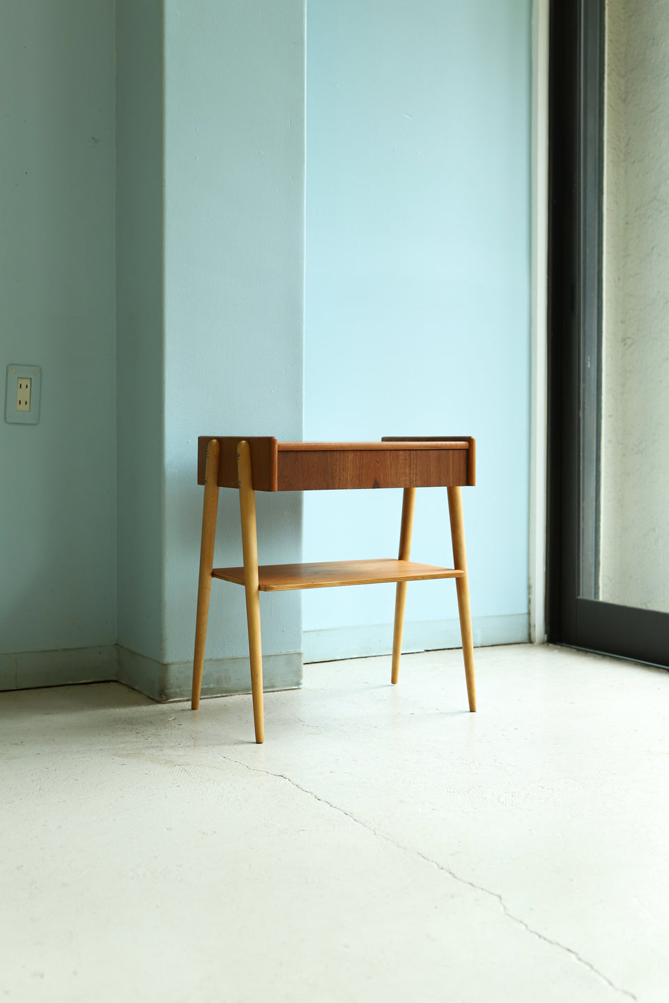 スウェーデンヴィンテージ ベッドサイドテーブル サイドチェスト 北欧