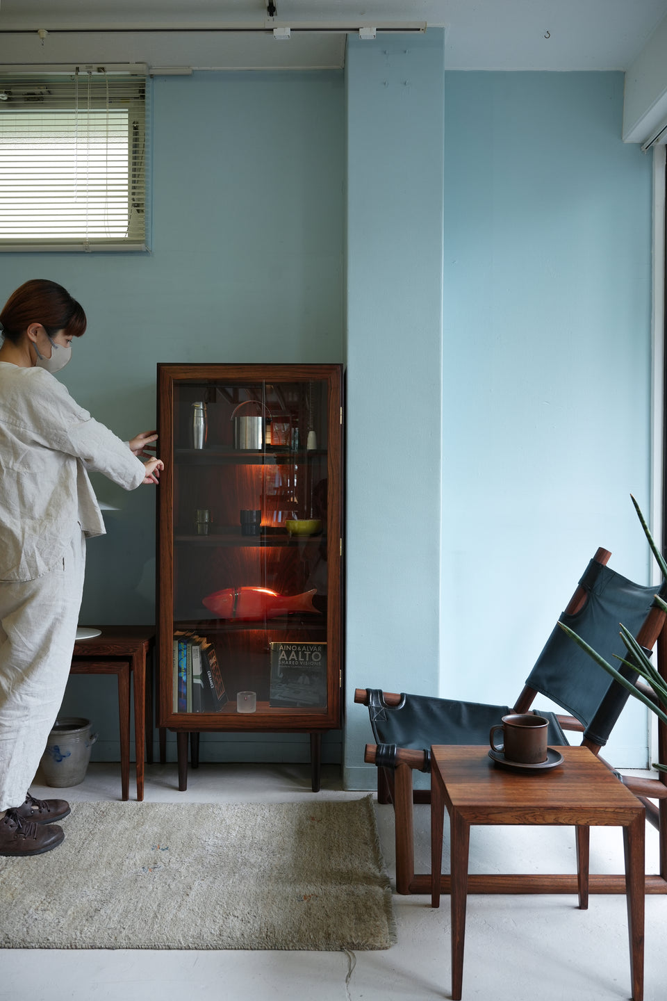 デンマークヴィンテージ オマーン・ユン ガラスキャビネット ローズ