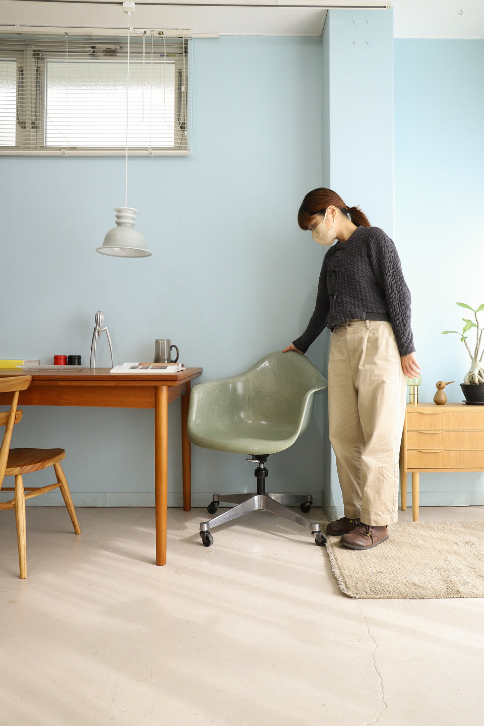 ハーマンミラー イームズ アームシェルチェア コントラクトキャスター