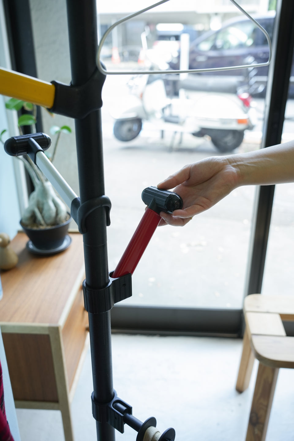 ポストモダンデザイン ポールハンガーラック/Postmodern Design Pole