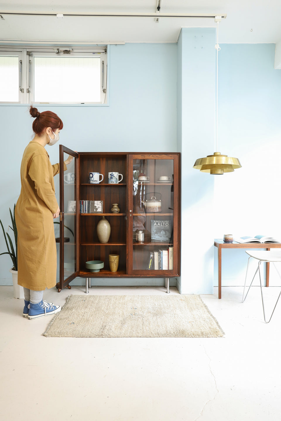 北欧ヴィンテージ ガラスキャビネット ローズウッド ディスプレイ 収納