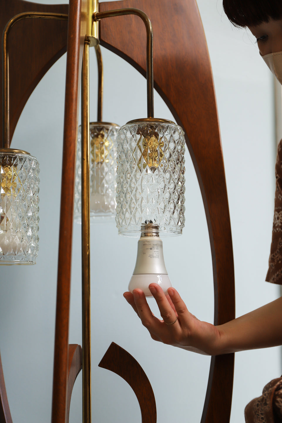 アメリカヴィンテージ フロアランプ 木製ベース ミッドセンチュリー