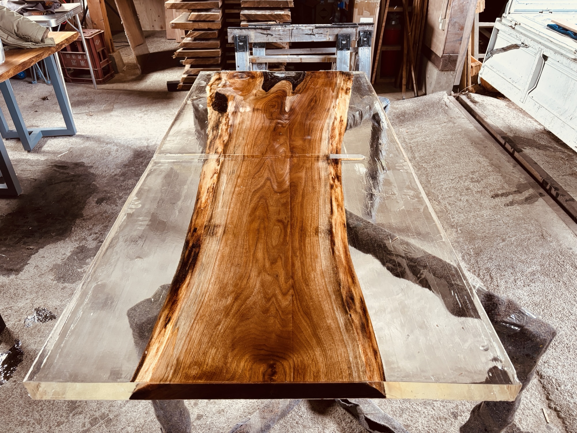 レジンテーブル制作、いよいよ第3工程へ！クルミ×クリアレジンの