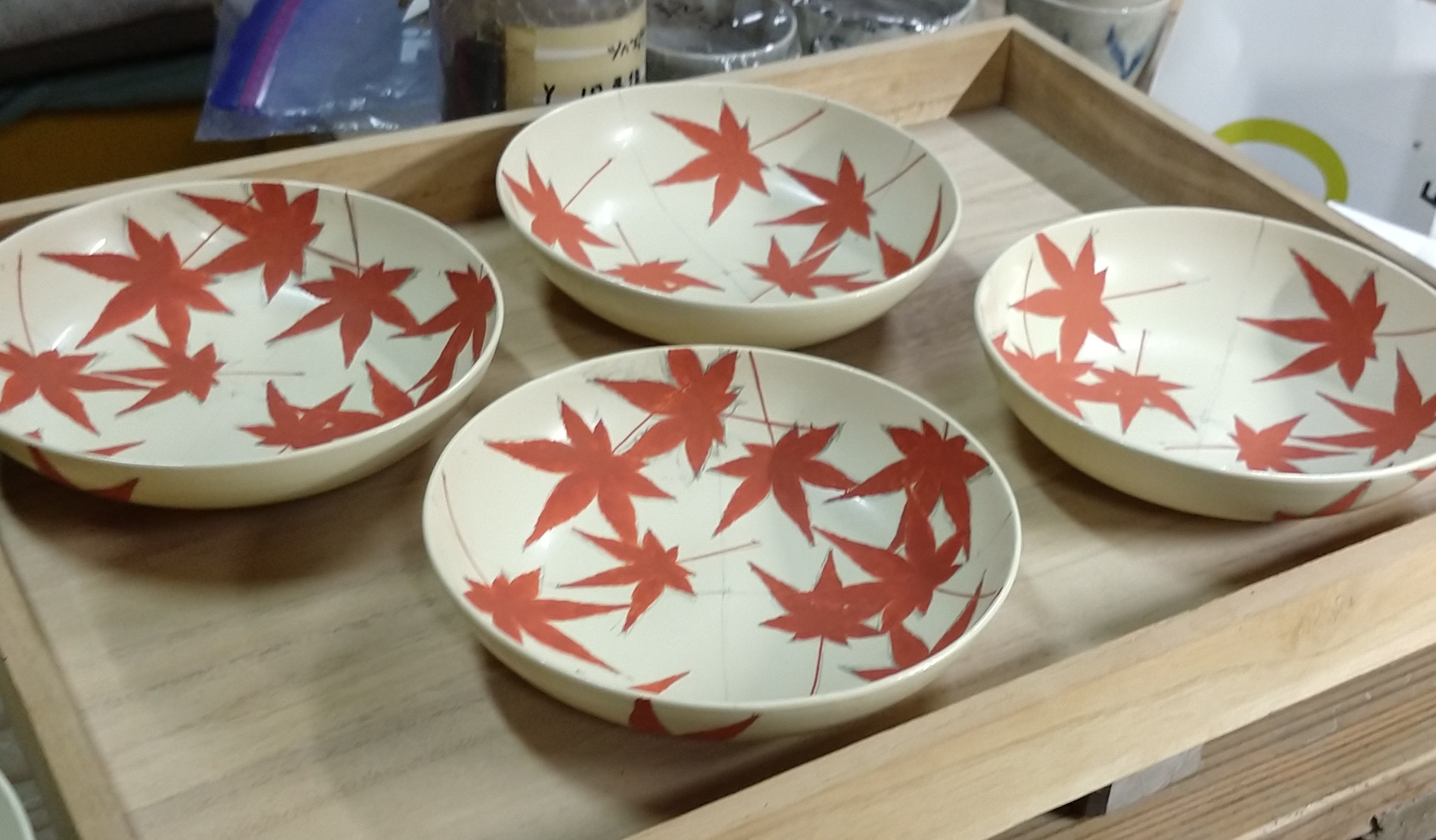 水間焼伏原窯｜金彩もみじ平鉢‐絵付けの作品ご紹介