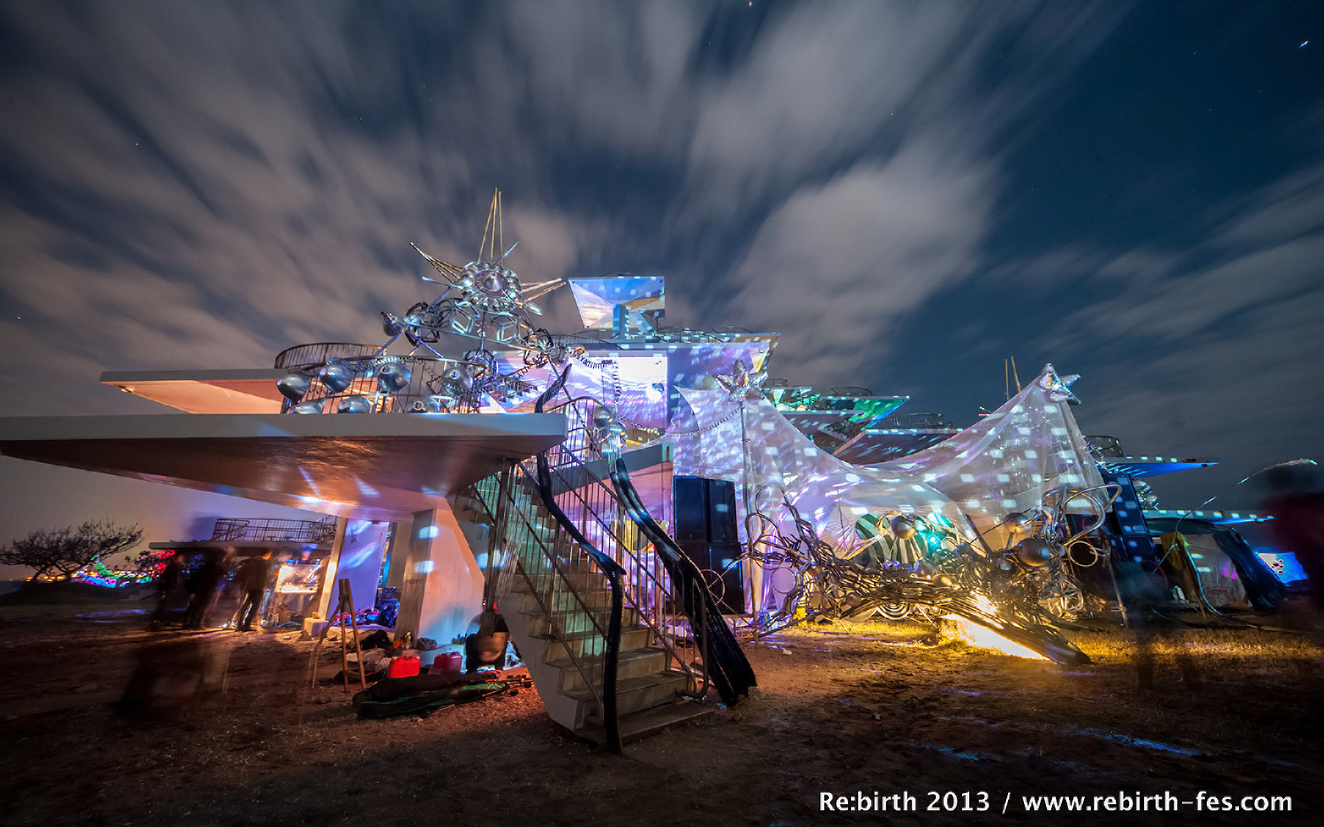 芸術的な展望台が光のアートのキャンバスに – 富津市.com