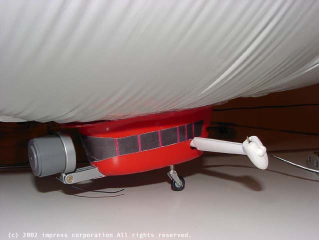 タカラ、ラジコン飛行船「SKYSHIP」を発売 「チョロQ」の電気自動車も発表