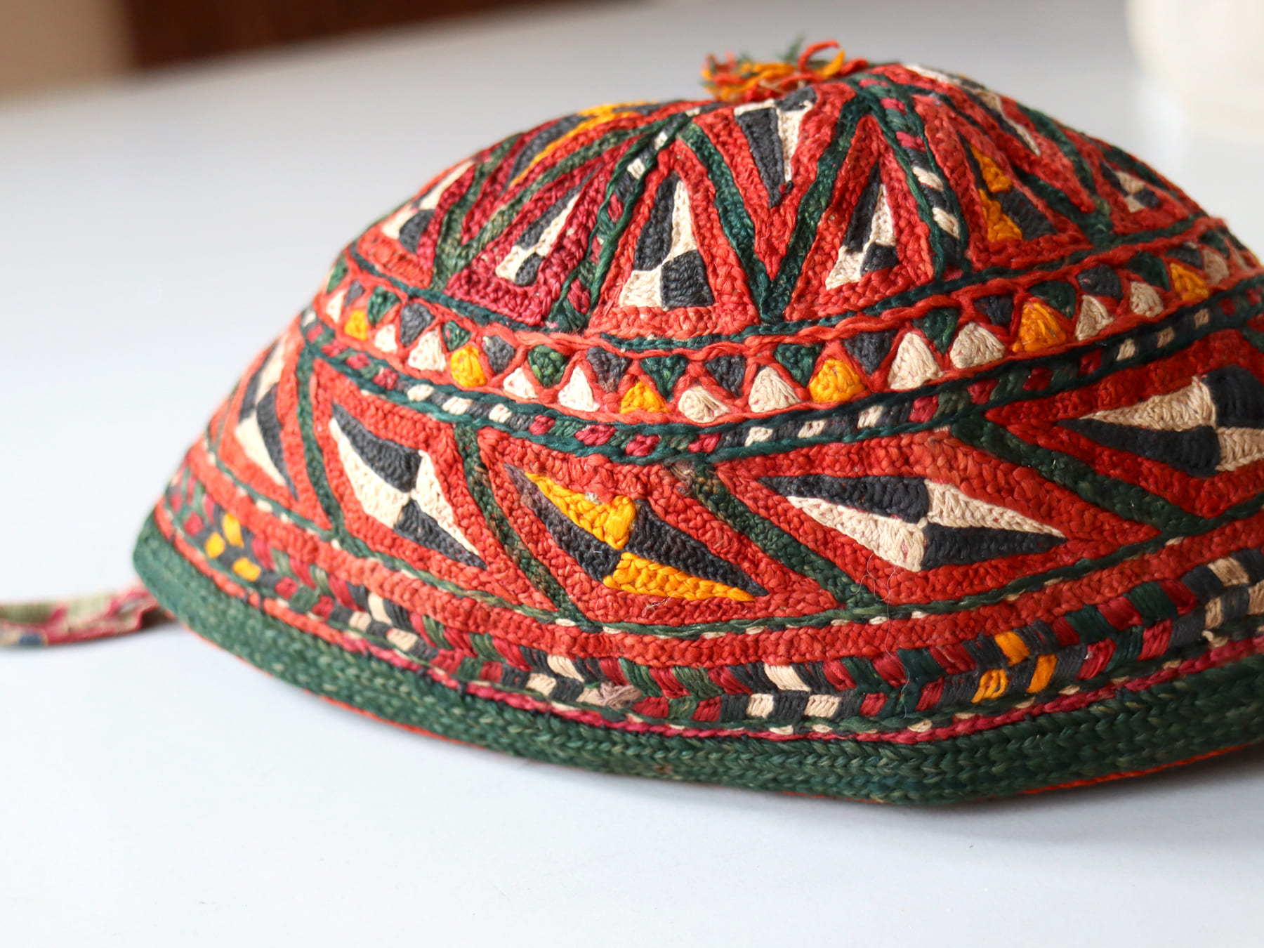 トルクメン 刺繍の帽子 ヴィンテージ 民族衣装 / ガラタバザール