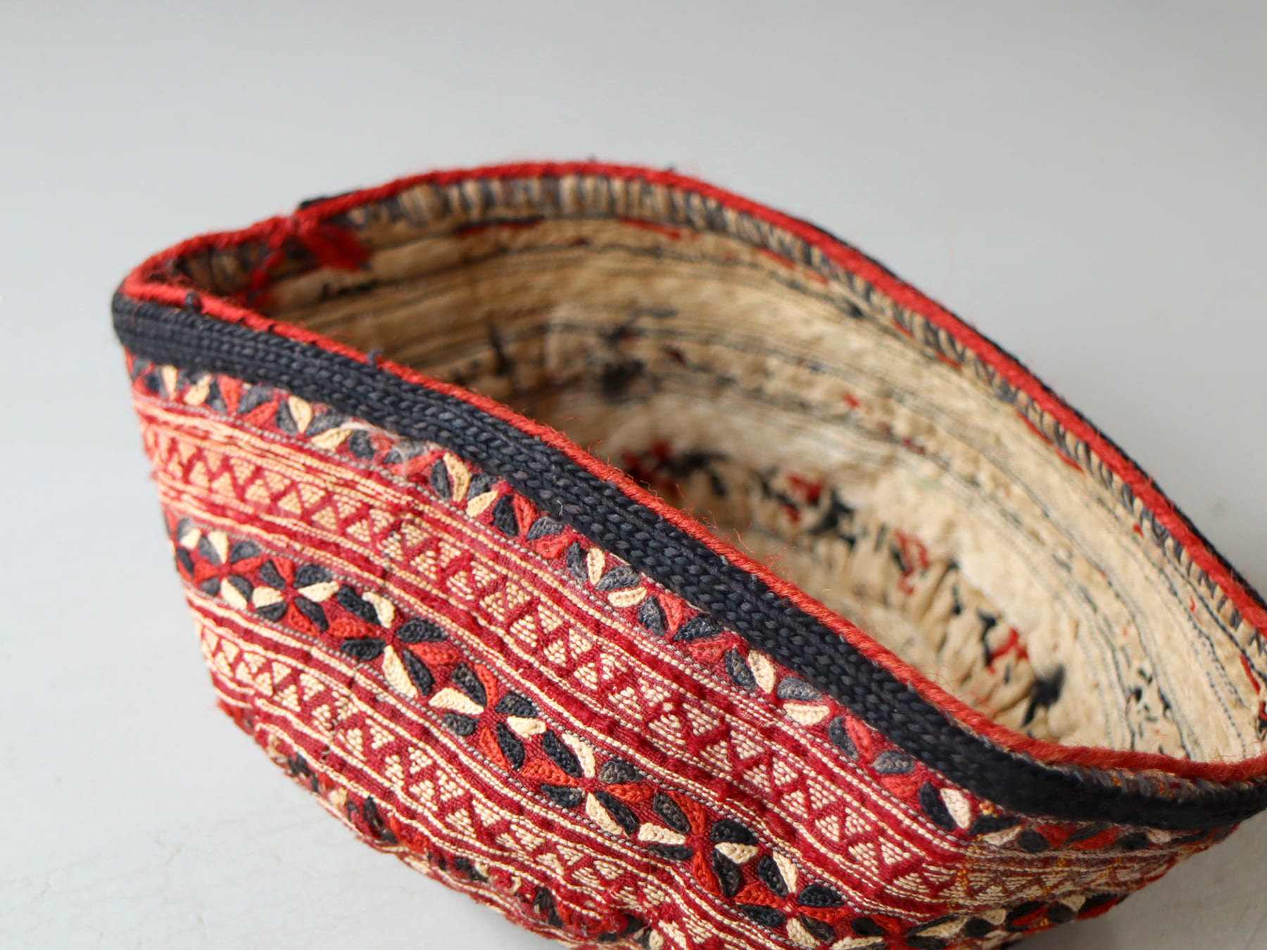 トルクメン 刺繍の帽子 ヴィンテージ 民族衣装 / ガラタバザール