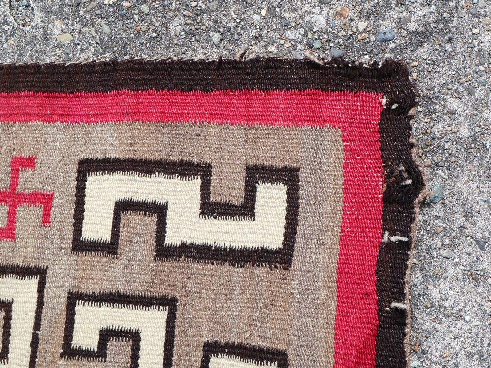 1920年代～ 111cm × 71.5cm ” 卍 スワスティカ ” ビンテージ ナバホ